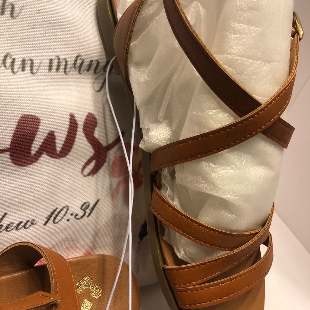 sandals NEW REPORT 8.5 or 7.5 Fran Sandals unused NWOT adjustable strap - Picture 4 of 8